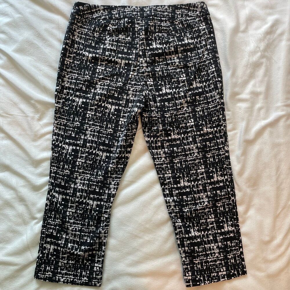 Apt. 9 Capris Size 10, Black and White Stretch Business Casual  33” waist